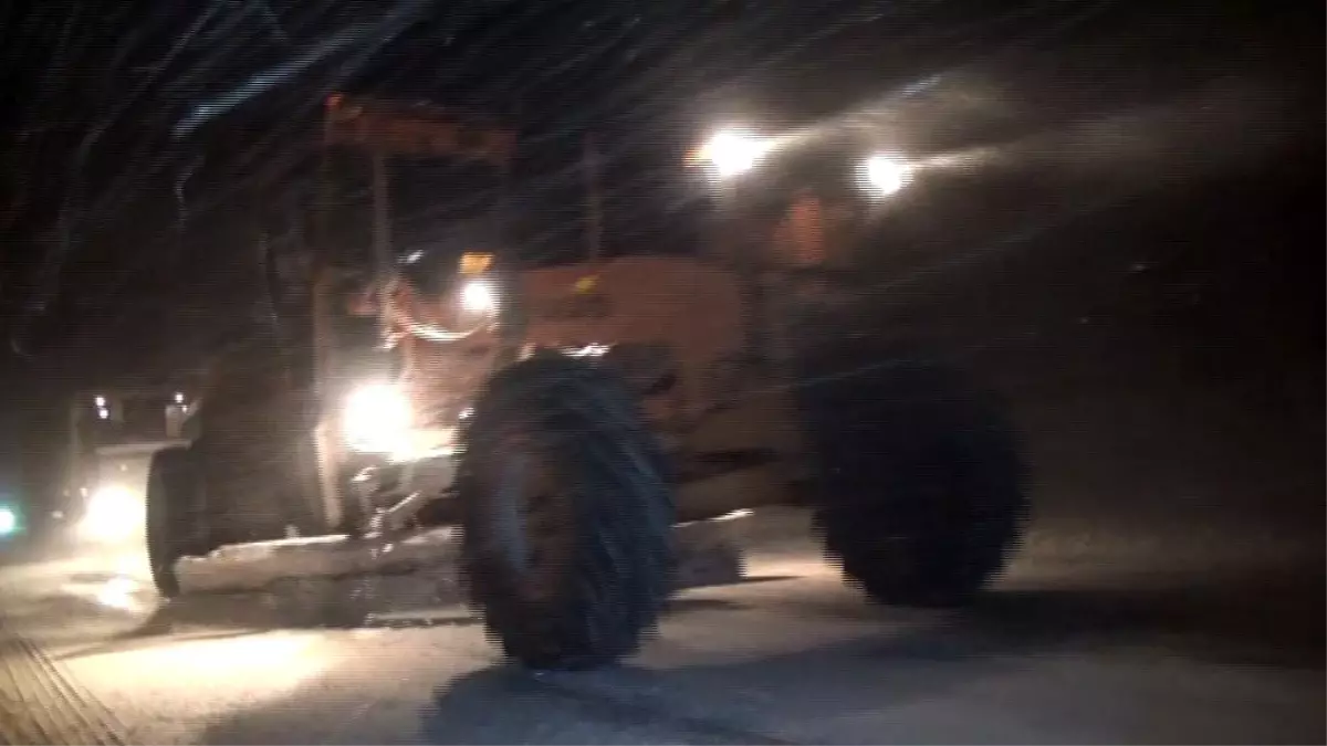 Alacabel'de şiddetli yağmur kar yağışına döndü