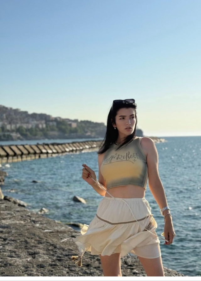 aleyna tilki nin annesi instagram da abonelik 19580440 73 m