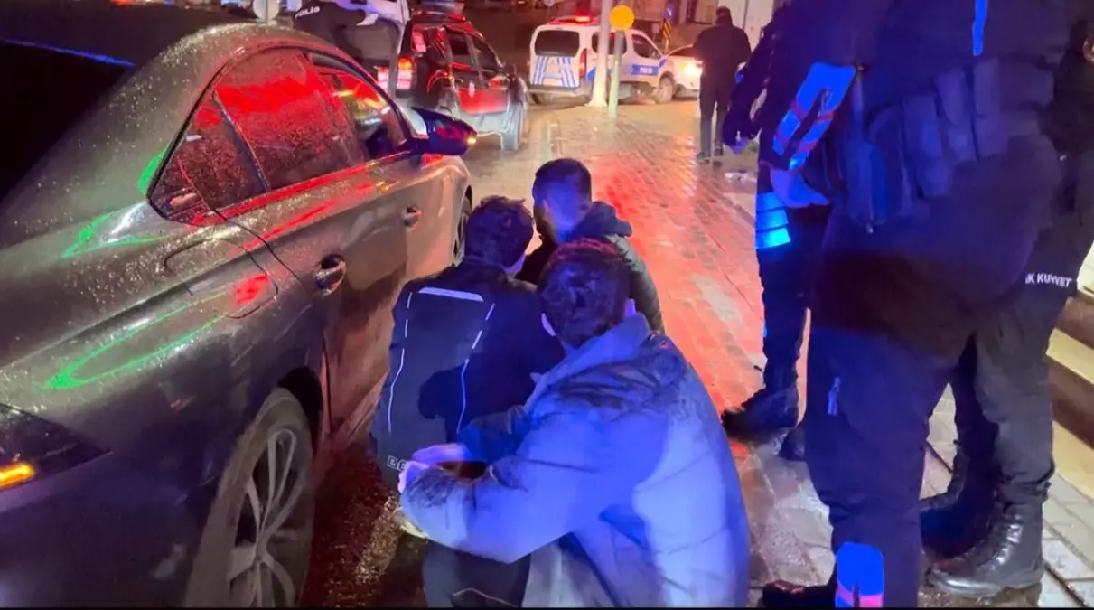 Alkolsüz sürücüsü, Yunus ekiplerini görünce gaza bastı: Polisin üzerine sürüp kaçtı, "Panik yaptım" dedi