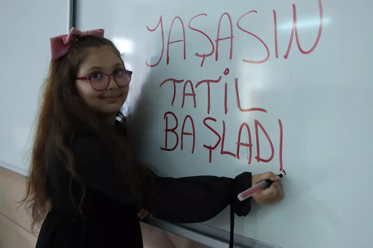 Ara tatil kaldırılacak mı? Bakan Tekin'den öğrencileri üzecek sözler
