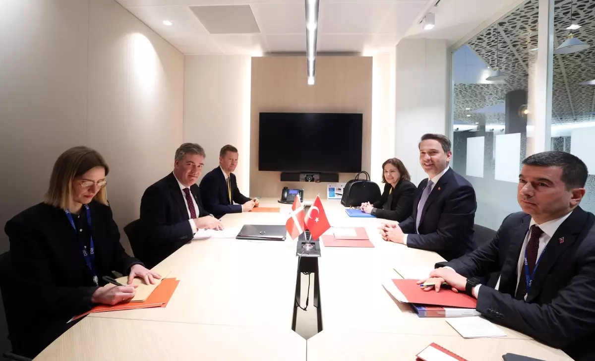 Bakan Bayraktar, Danimarka Enerji Bakanı Aagaard ile bir araya geldi