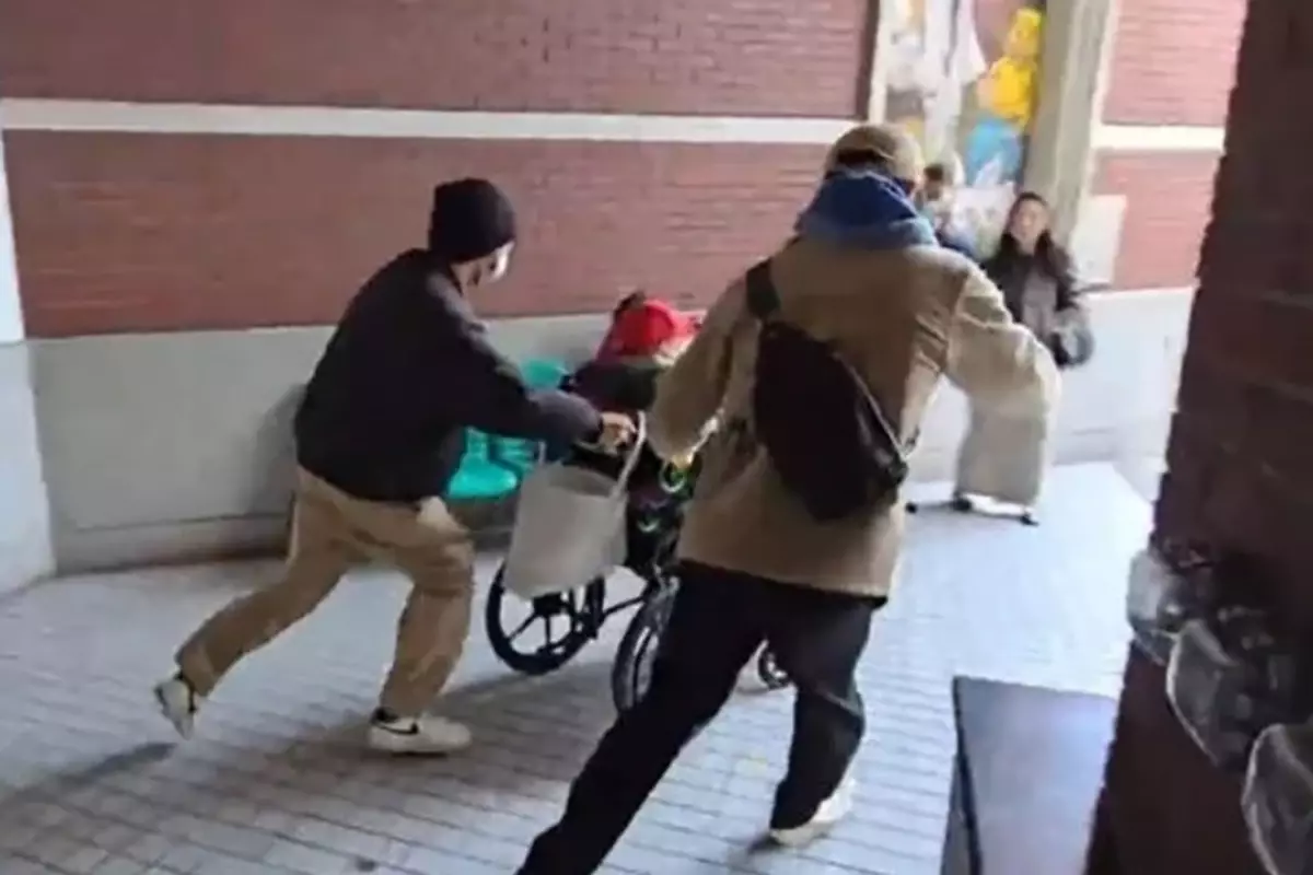 Bakıcısıyla gizlice evlenen 102 yaşındaki milyoner babalarını hastaneden kaçırdılar