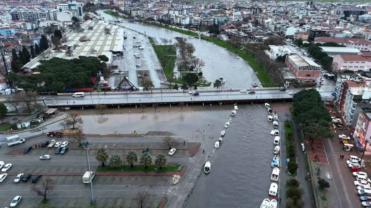 Çanakkale'de taşan Sarıçay dron ile görüntülendi