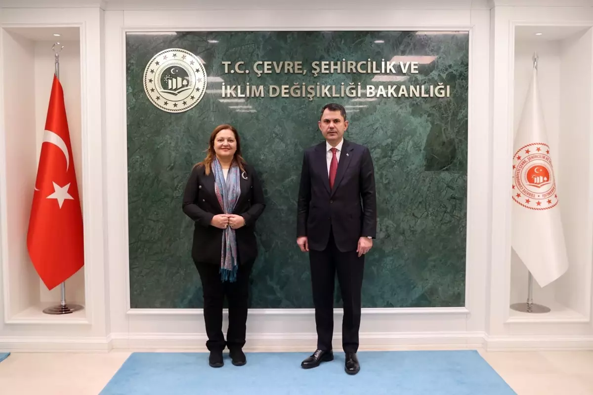 CHP'li Burcu Köksal'dan Bakan Kurum'a ziyaret