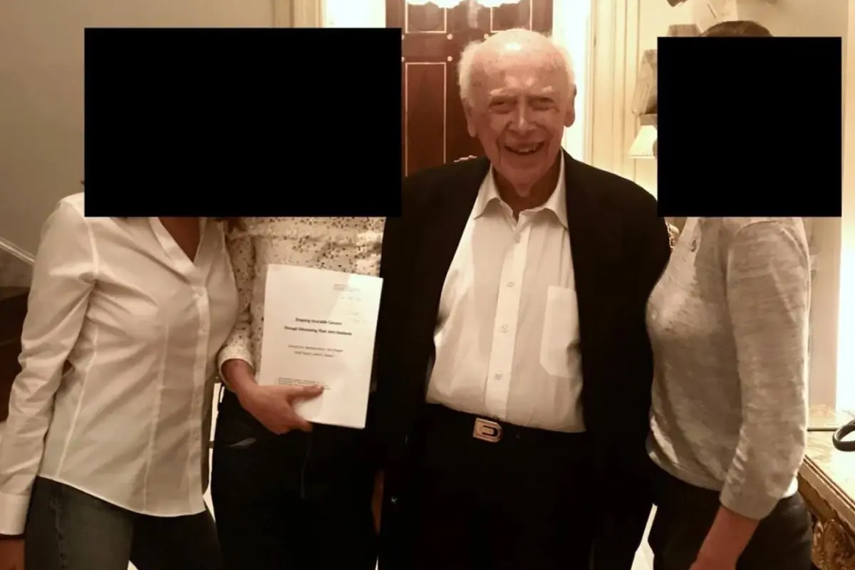 DNA'nın sarmal yapısını keşfeden James Watson'ın Epstein'in evinde 3 kadınla fotoğrafı ortaya çıktı