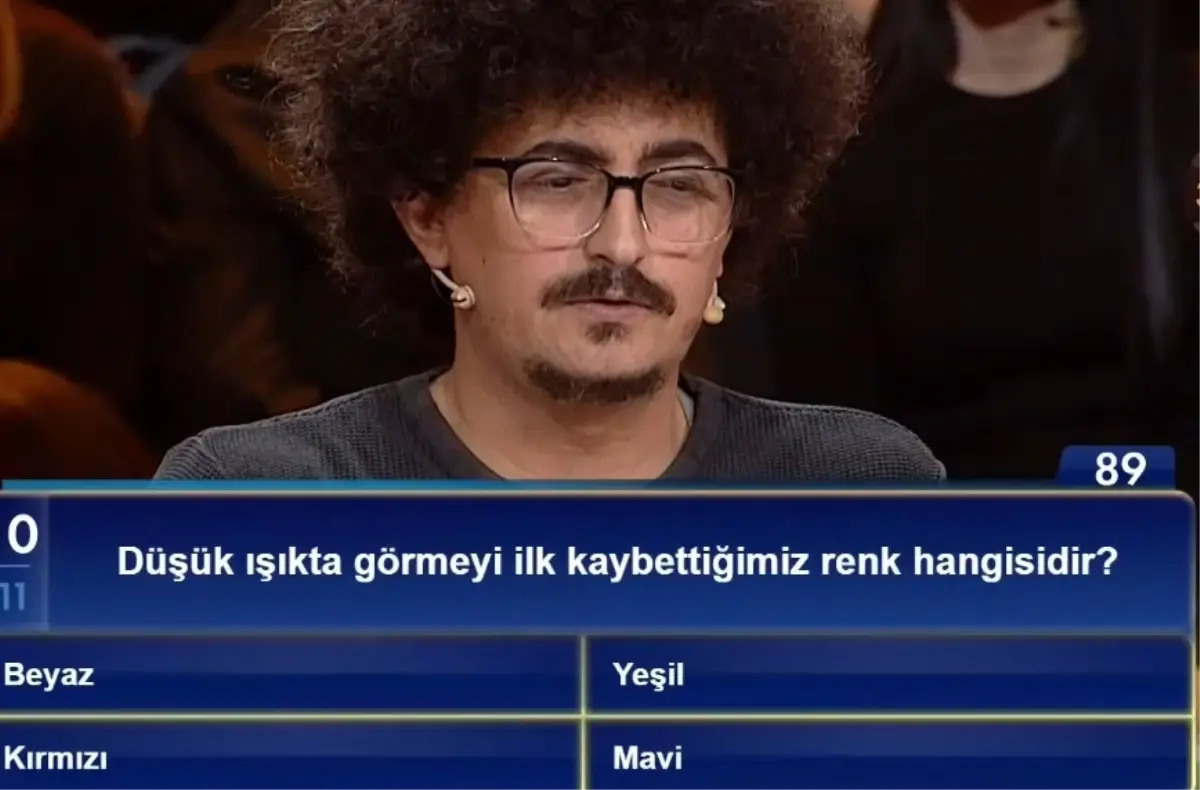 Düşük ışıkta görmeyi ilk kaybettiğimiz renk hangisidir?