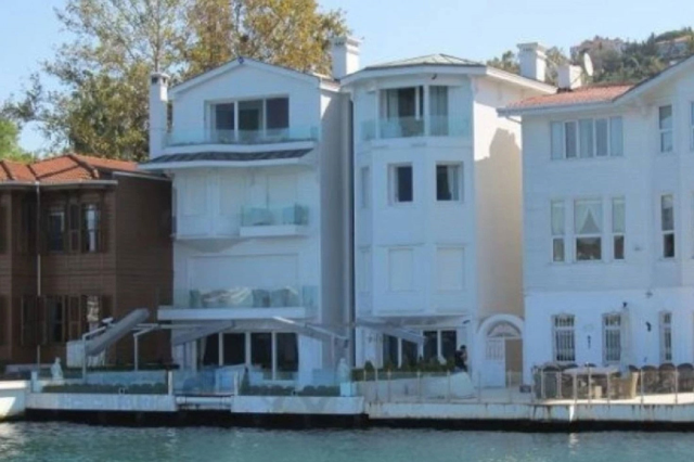 ebru gundes in kizina biraktigi ikiz yalilarin 19578541 5328 m