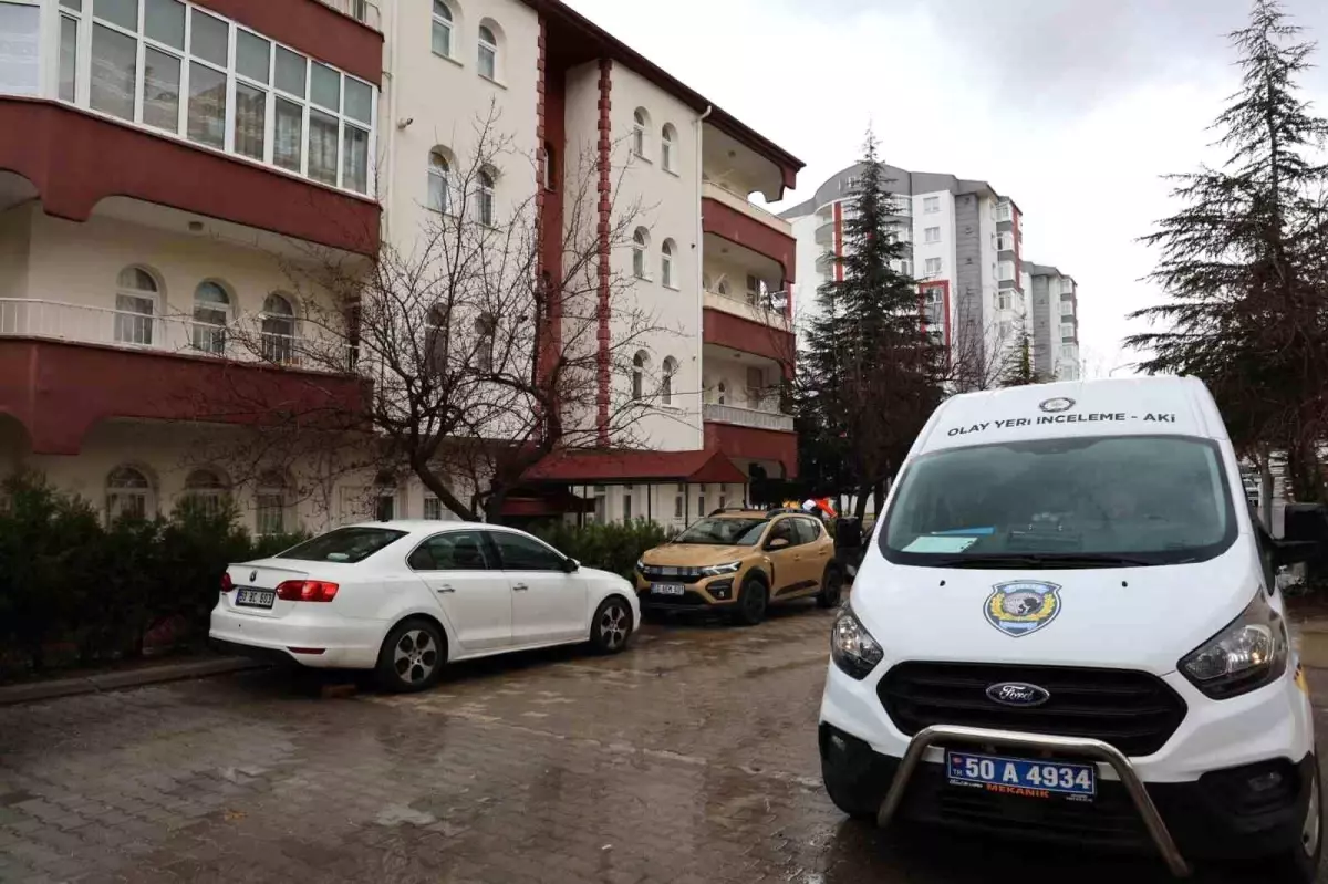 Eşini bıçaklayıp kaçtı, Niğde'de kaza yapınca yakalandı