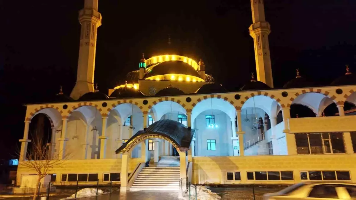 Hasköy'de ilk teravih namazı eda edildi