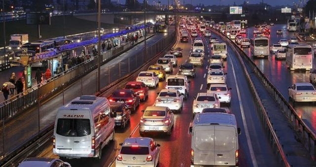 İstanbul'da trafik var mı? SON DAKİKA! 18 Şubat hangi ilçelerde trafik var, hangi yollar kapalı? İstanbul'da trafik var mı? SON DAKİKA! 18 Şubat hangi ilçelerde trafik var, hangi yollar kapalı?
