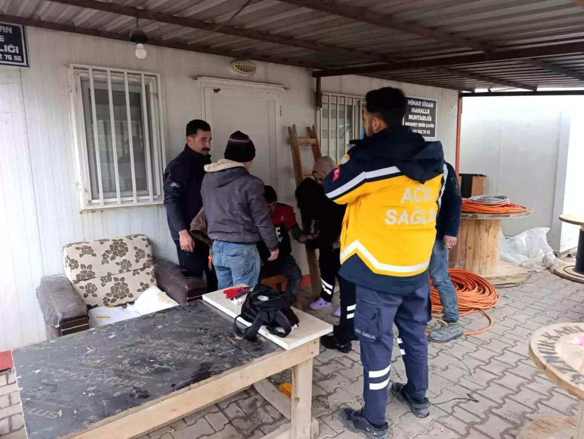 Matkapla elini delen işçi yaralandı