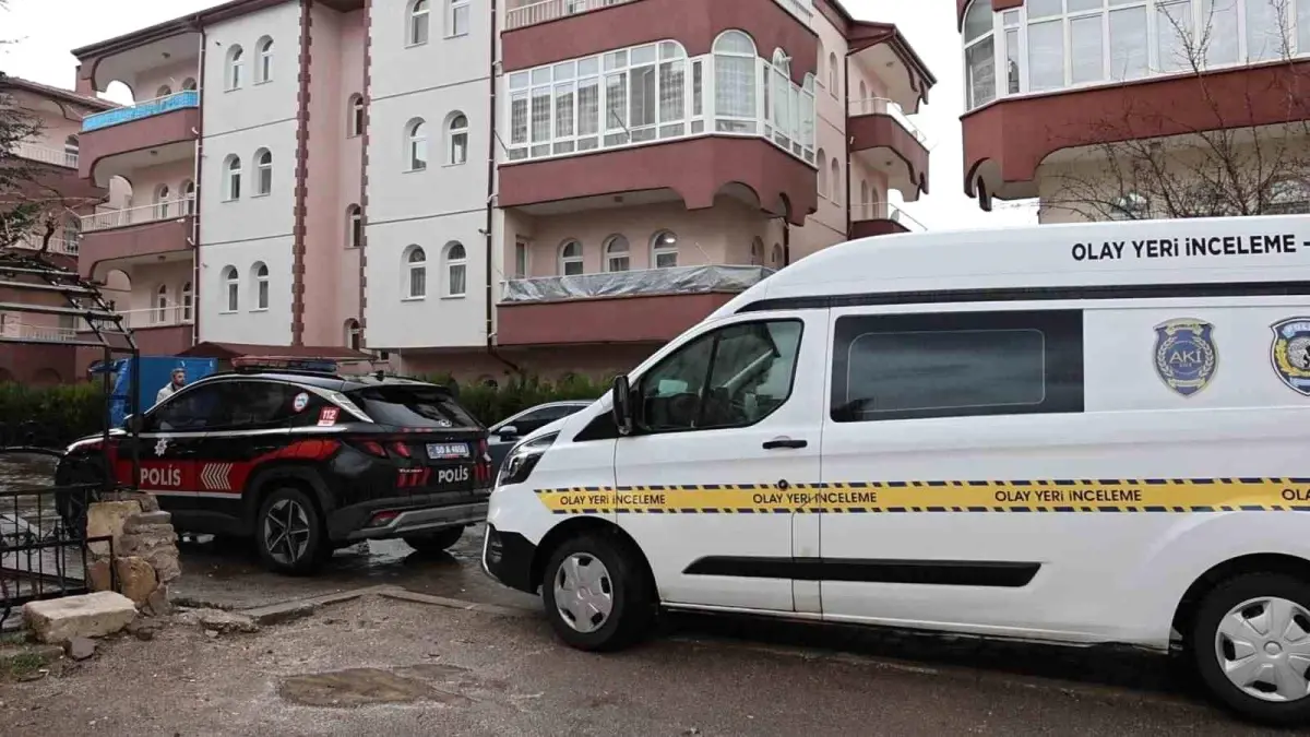 Boşanma Aşamasındaki Eşini Bıçakladı, Kaçarken Kazada Hayatını Kaybetti