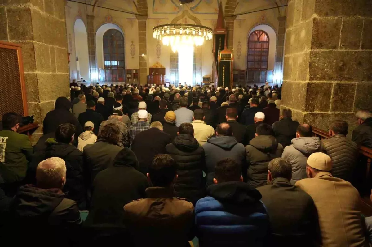 Samsun'da ilk teravih namazı kılındı