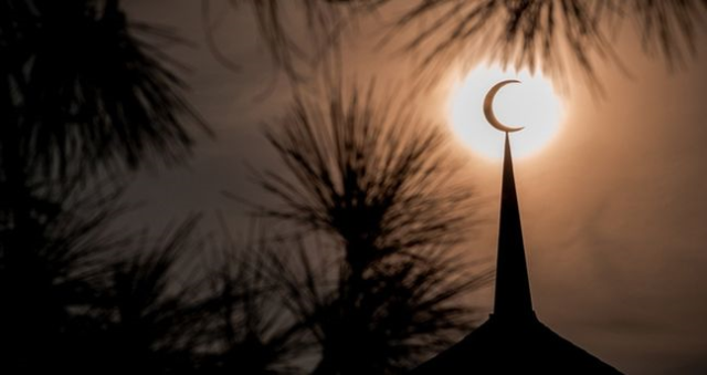 Türkiye'de Ramazan hilali saat kaçta görünecek, göründü mü 2026? Ramazan hilali ne zaman görülür? Oruç tutarken hilalin gözle görülmesi şart mı?