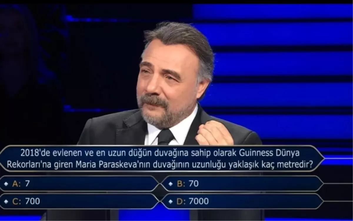 "2018'de evlenen ve en uzun düğün duvağına sahip olarak Guinness Dünya Rekorları'na giren Maria Paraskeva'...