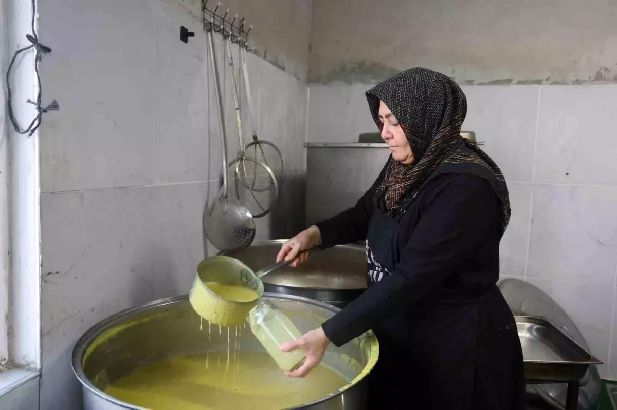 Bu köyde iftar vakti evlerde yemek pişirmek yasaklandı