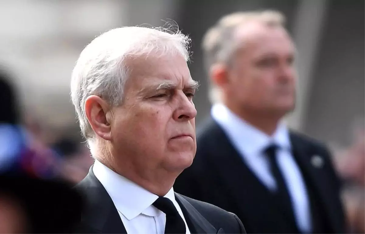 Eski prens Andrew, kamu görevini kötüye kullanma şüphesiyle gözaltına alındı
