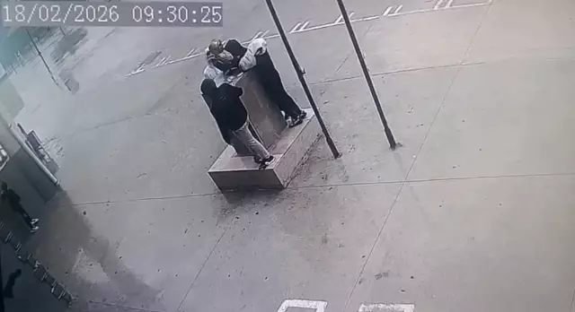 firtinada dusmek uzere olan ataturk bustunu 19581778 o