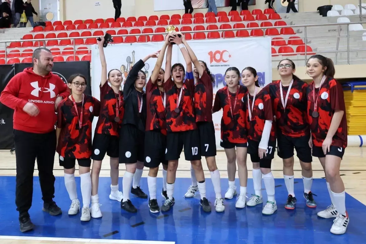 Genç Kız Futsal Müsabakaları Bilecik'te sona erdi