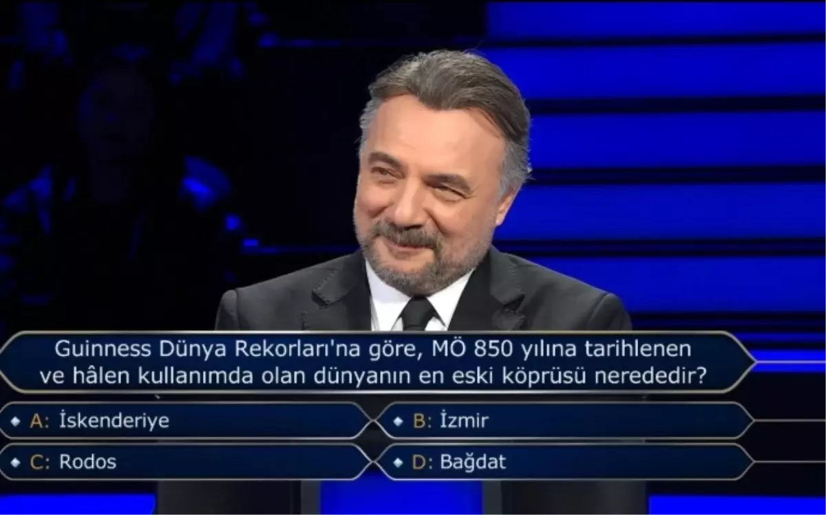 Guinness Dünya Rekorları'na göre, MÖ 850 yılına tarihlenen ve hâlen kullanımda olan dünyanın en eski köprü...