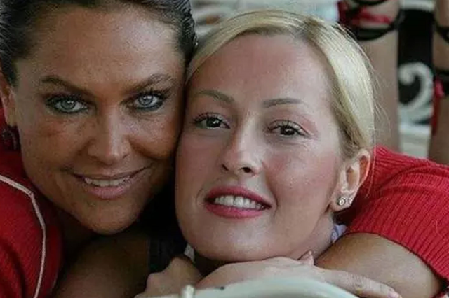 Helin Avşar reacted to İsmail Saymaz's criticisms towards her sister Hülya Avşar