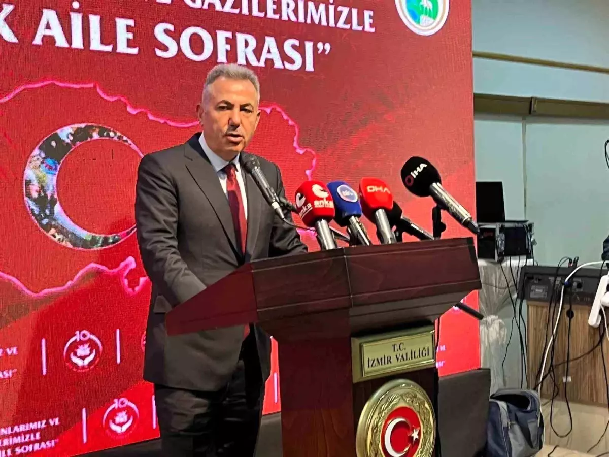 İzmir'de şehit yakınları ve gaziler 'Büyük Aile Sofrası'nda buluştu