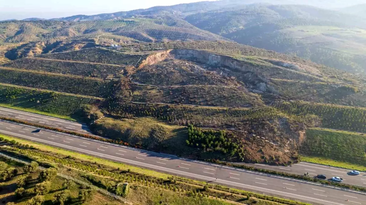 İzmir İstanbul otoyolunda korkutan heyelan