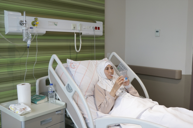 تم استخراج ورم بحجم حوالي 45 سنتيمتر من بطن المرأة الكازاخستانية