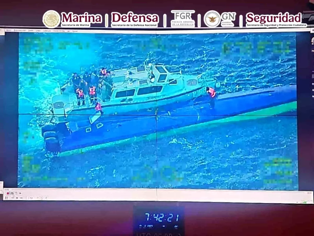 Meksika Donanması, yaklaşık 4 ton uyuşturucu taşıyan denizaltıyı ele geçirdi