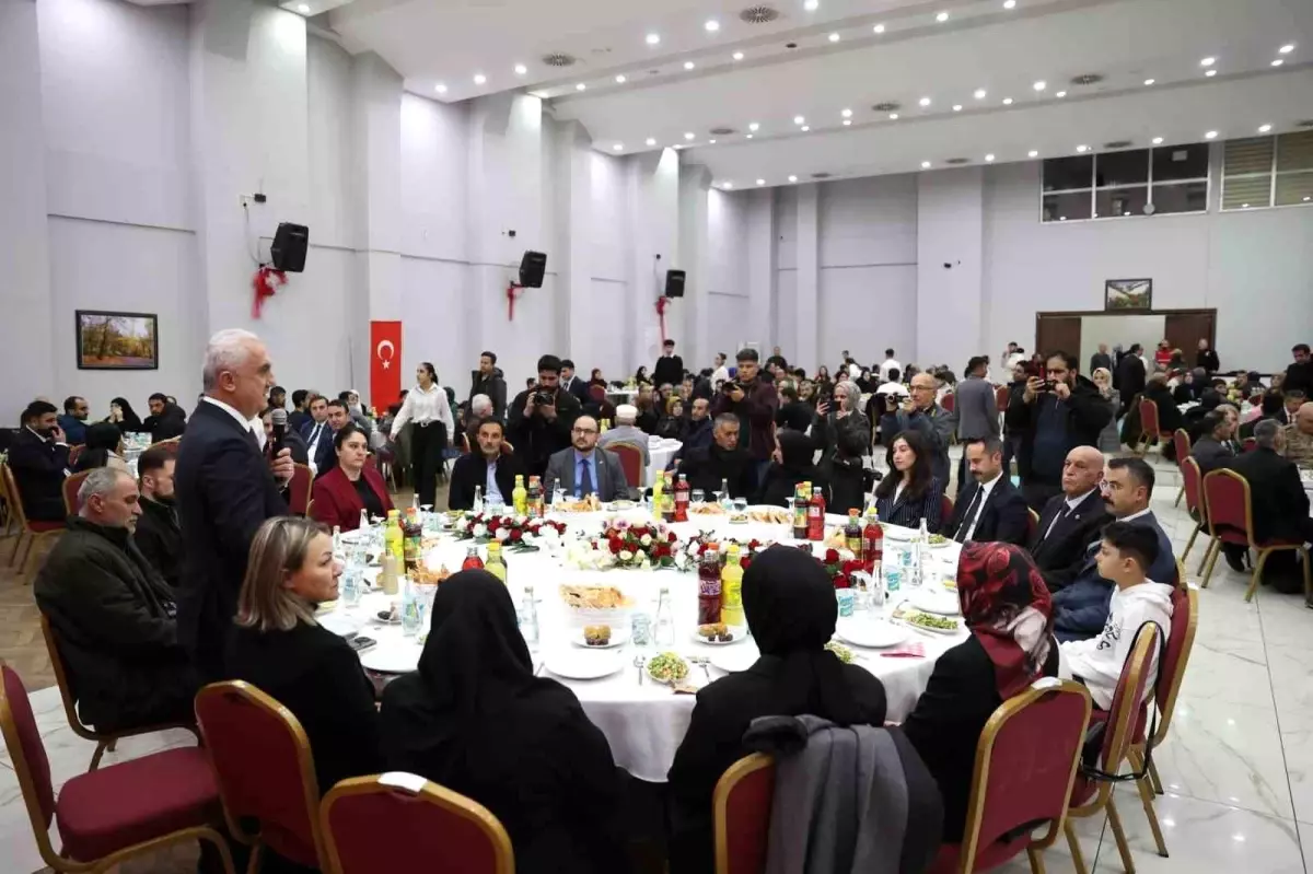 Muş'ta Ramazan'ın ilk iftarı şehit yakınları ve gazilerle yapıldı