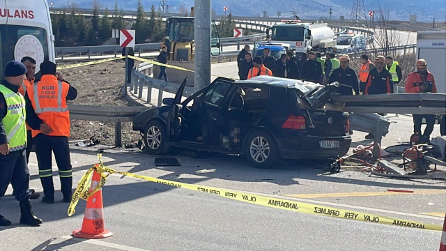 The car crashed into the barriers like an arrow: The parents died, and their daughter was injured