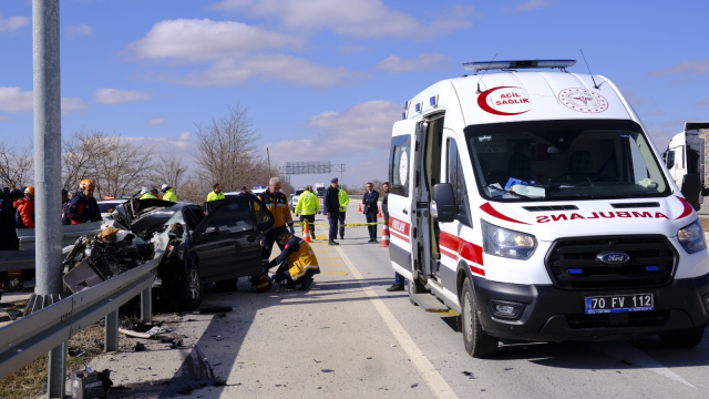 The car crashed into the barriers like an arrow: The parents died, and their daughter was injured