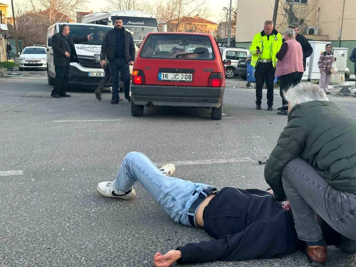 Otomobille çarpışan motosikletin sürücüsü yaralandı