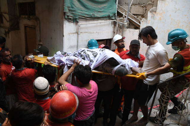 A gas cylinder exploded in a three-story building in Pakistan: 16 dead, 14 injured