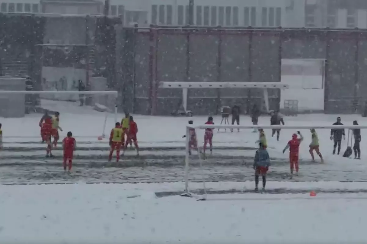 Şampiyonluk aşkı engel tanımıyor! Bu karda sahaya çıktılar
