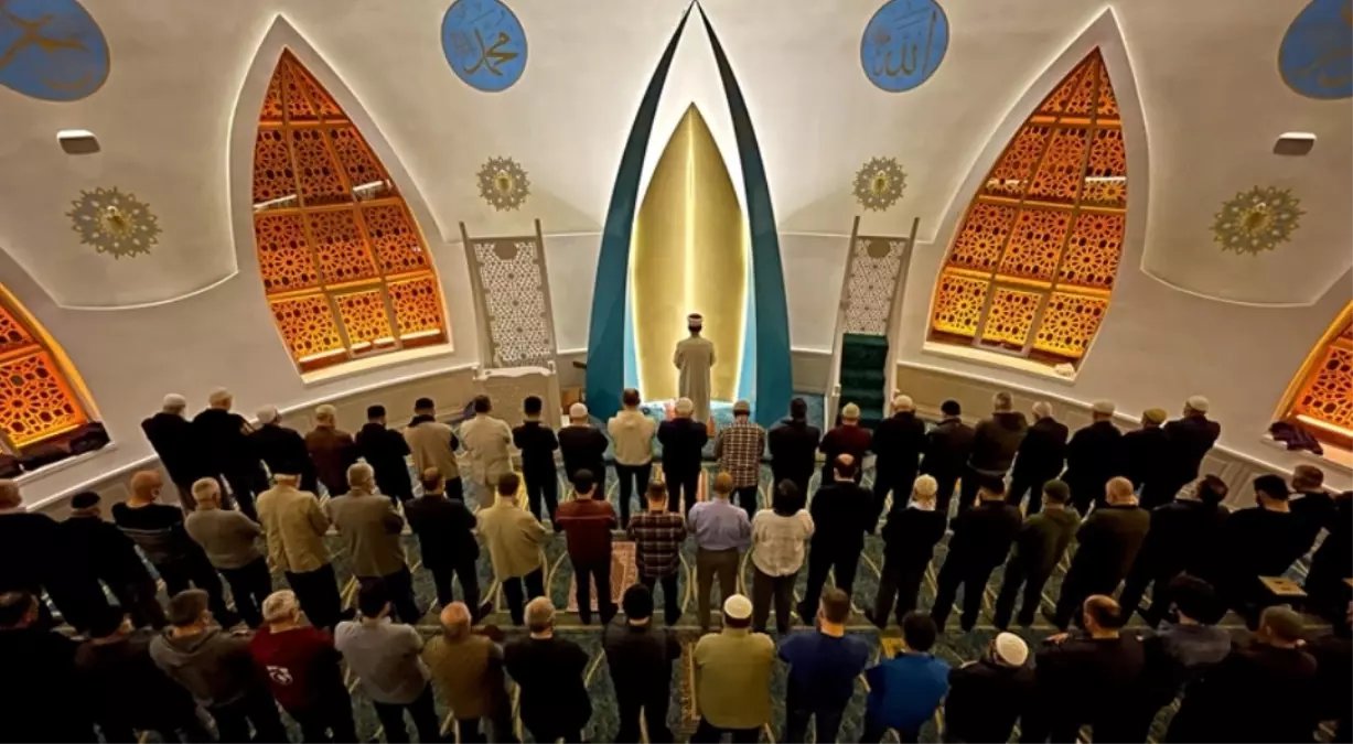 Teravih namazı kaç dakika, kaç saat, ne kadar sürer? Teravih namazı ne zaman bitiyor?