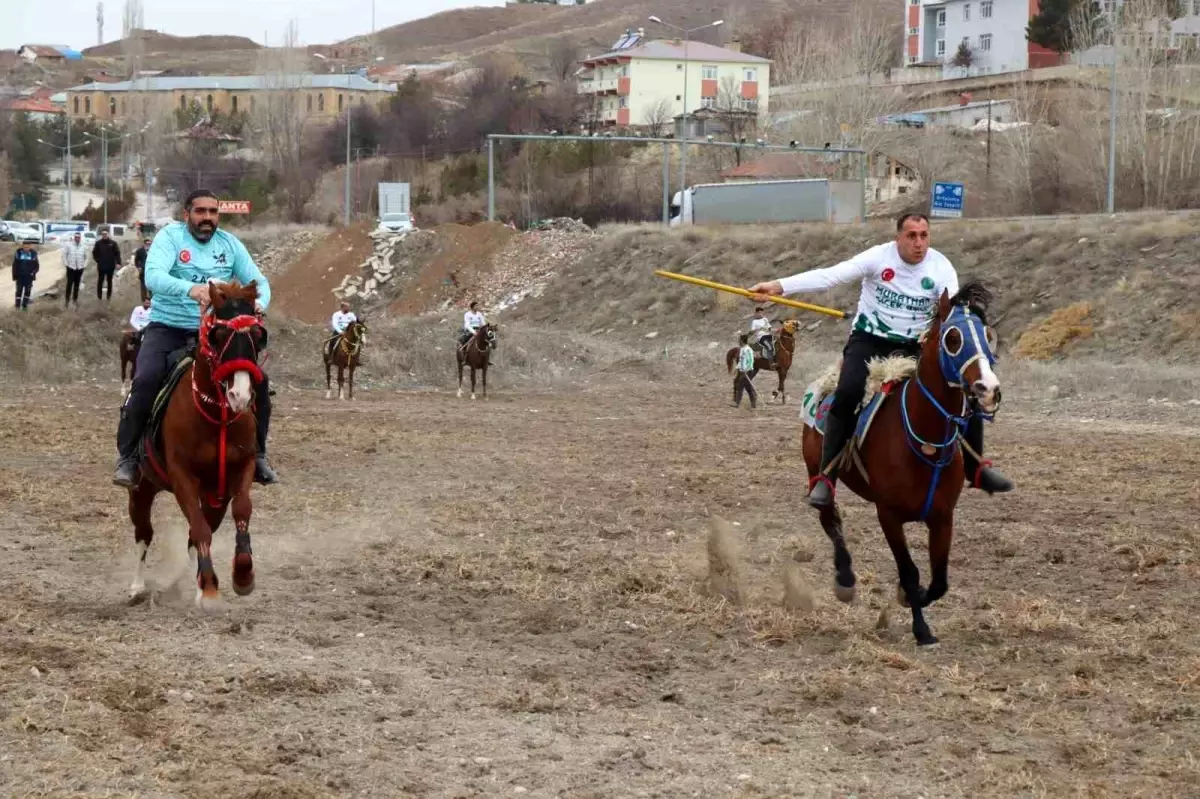 Tercan'ın kurtuluşunun 108. yılında cirit heyecanı