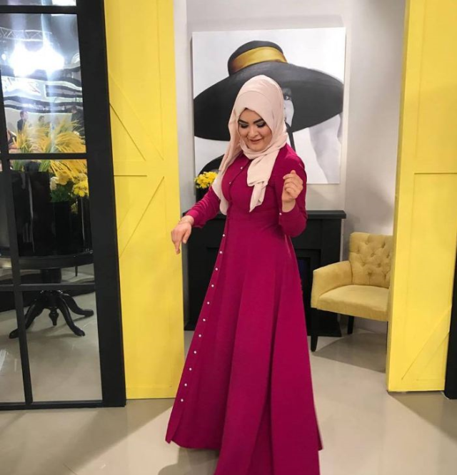 The bride candidate who removed her headscarf protested against the comments made on her revealing pose