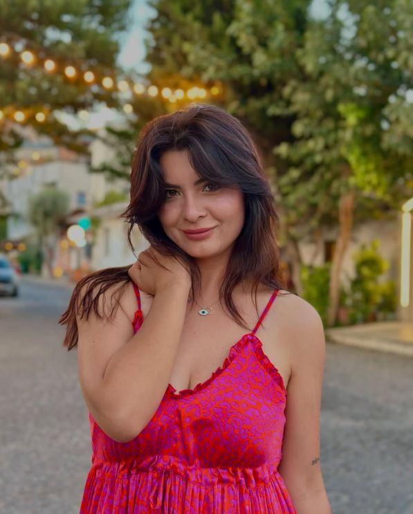 The bride candidate who removed her headscarf protested against the comments made on her revealing pose