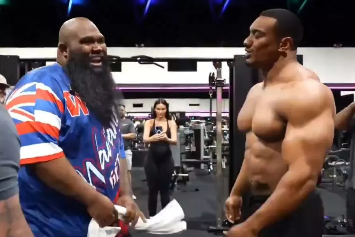 Tokat atma yarışmasına girdiler! Biri bayıldı