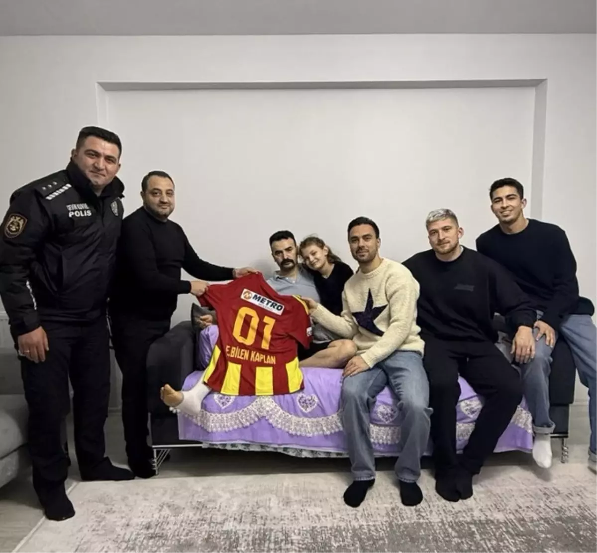 Zecorner Kayserispor'dan operasyonda yaralanan özel harekat polisine ziyaret