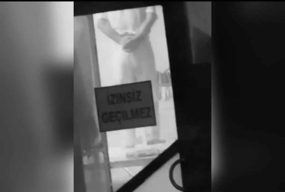 Akyazı'da Tatlı İmalathanesinde Skandal: Ayakla Hamur Yoğurma