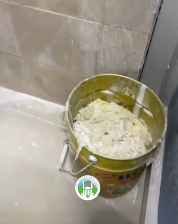 Ayaklarıyla hamur yoğurdu Ayaklarıyla hamur yoğurdu