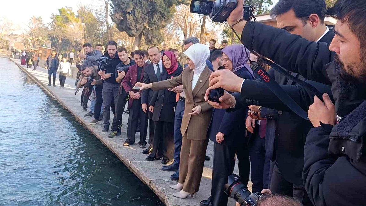 Bakan Göktaş Balıklıgöl'ü gezdi