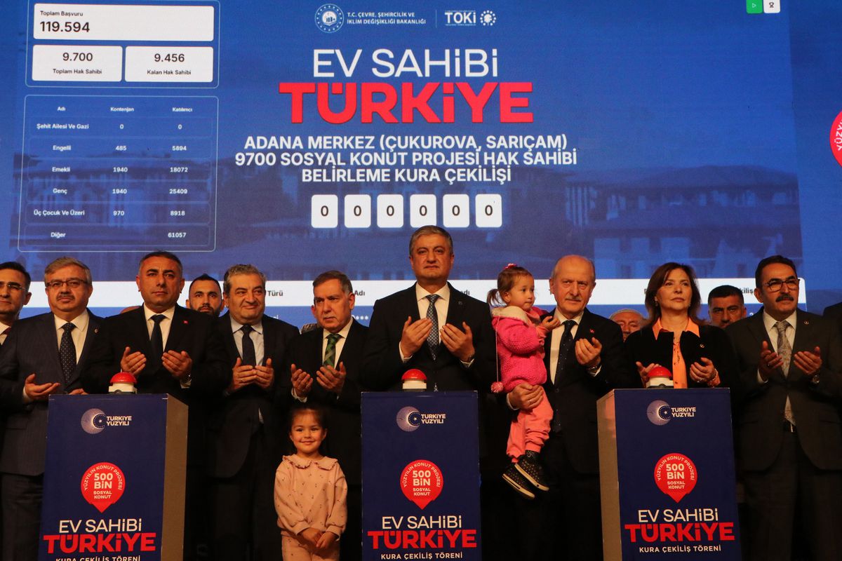 Adana'da 12 bin 400 konut için kura çekimi yapıldı