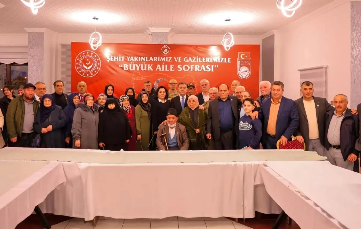 Bayburt'ta "Büyük Aile Sofraları" iftarı şehit aileleri ve gazilerle paylaşıldı