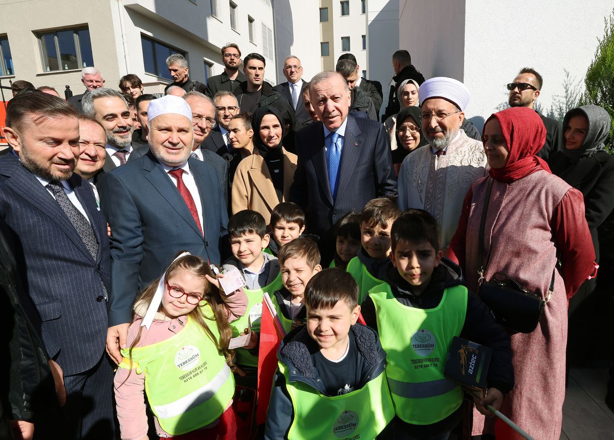 Cumhurbaşkanı Erdoğan cuma namazını Ataşehir'de kıldı