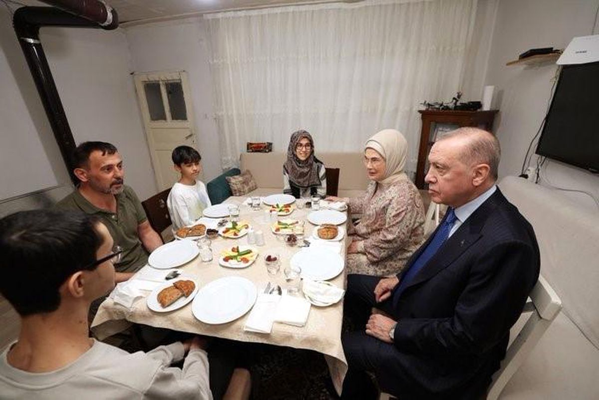 Cumhurbaşkanı Erdoğan, iftarda Kayacık ailesinin misafiri oldu