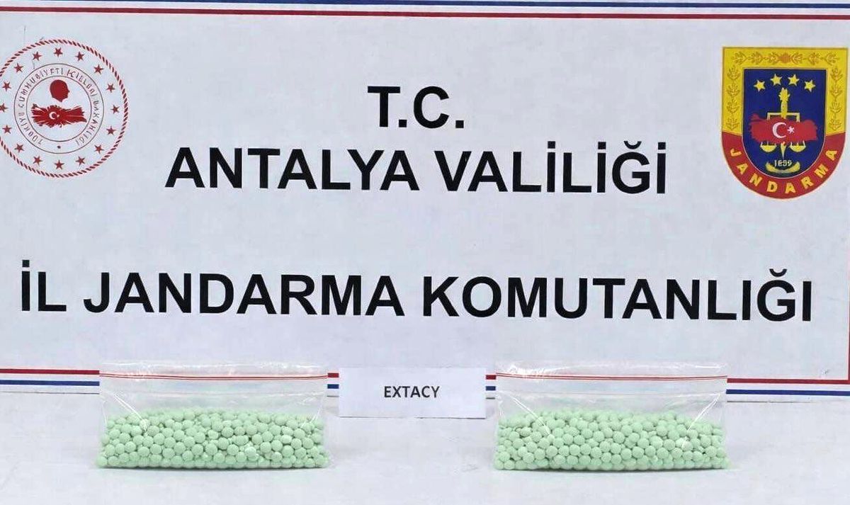 Döşemealtı'nda bin 104 adet uyuşturucu hap ele geçirildi