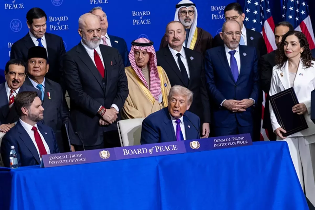 Dünyanın takip ettiği zirvede söylediklerine bakın: Genç ve yakışıklı erkeklerden...